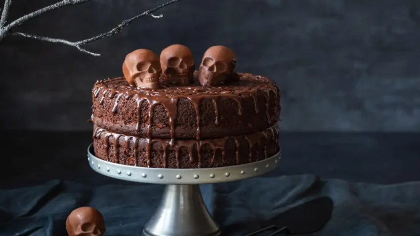 25 Easy Halloween Cakes That Will Wow Every Party Guest