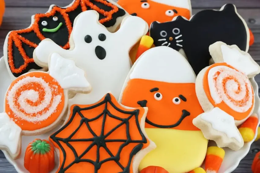 25 Halloween Cookie Designs: Spooky, Cute & Easy Treats