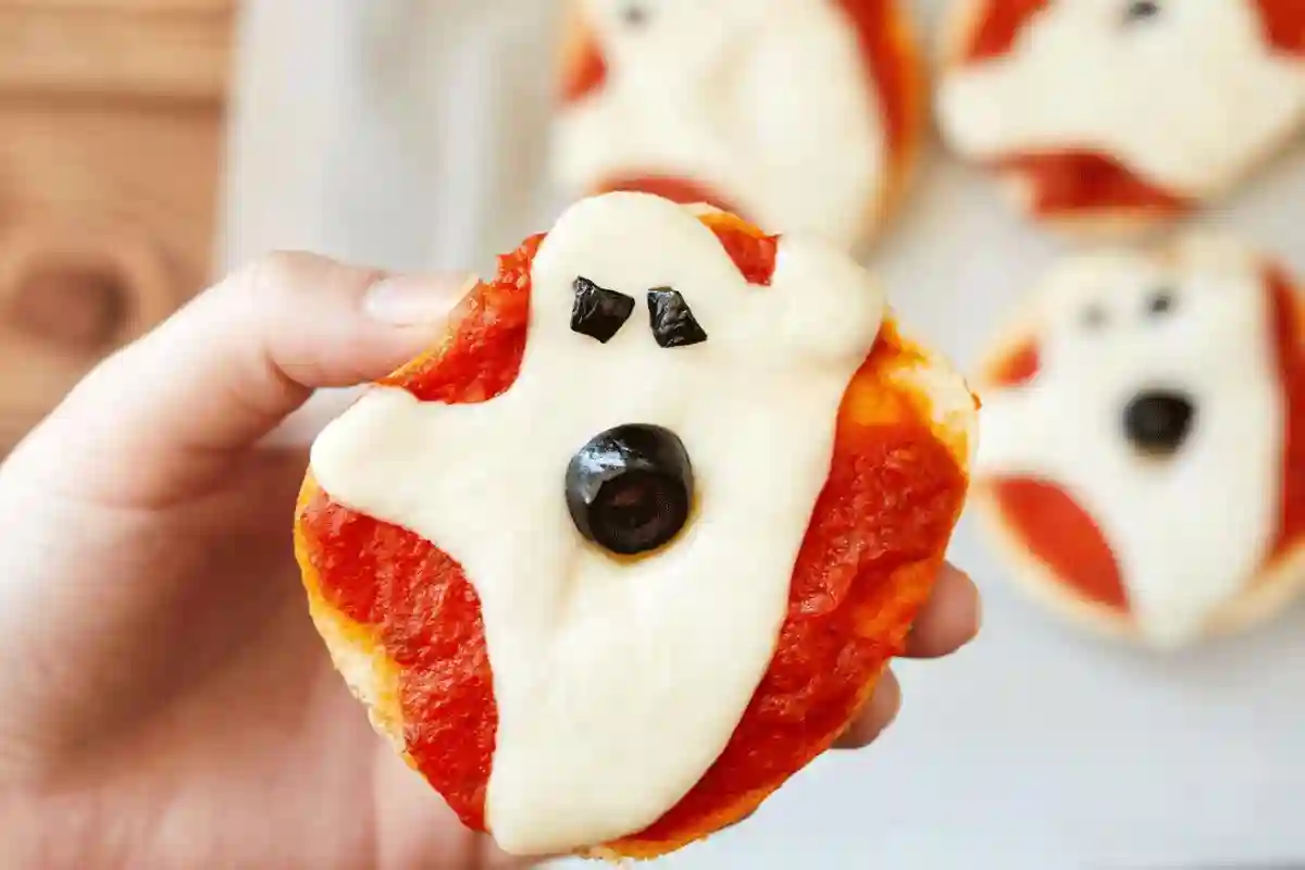 27 Easy Ghost-Shaped Pizza Ideas to Try