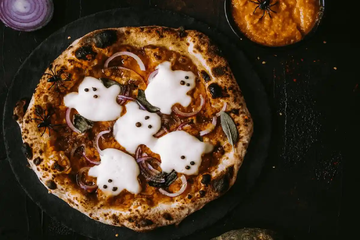 30 Fun Ghost Pizza Ideas for a Halloween Dinner