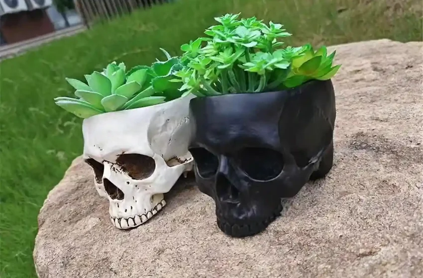 18 Gothic Halloween Planter Ideas