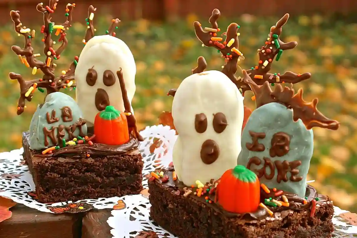 10 Marshmallow Ghost Brownies for Halloween