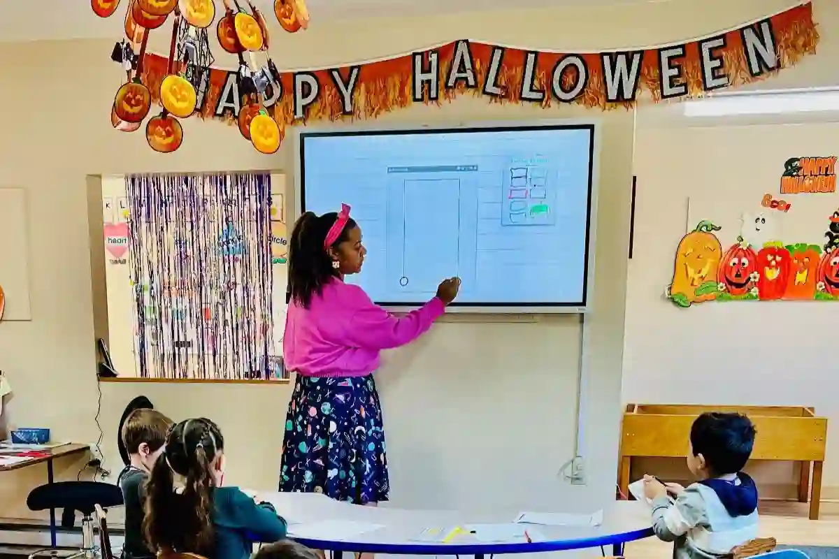 24 Halloween Whiteboard Ideas for Teachers
